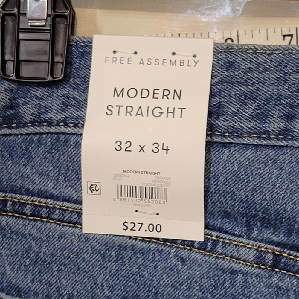 Free Assembly Jeans - Picture 5 of 6